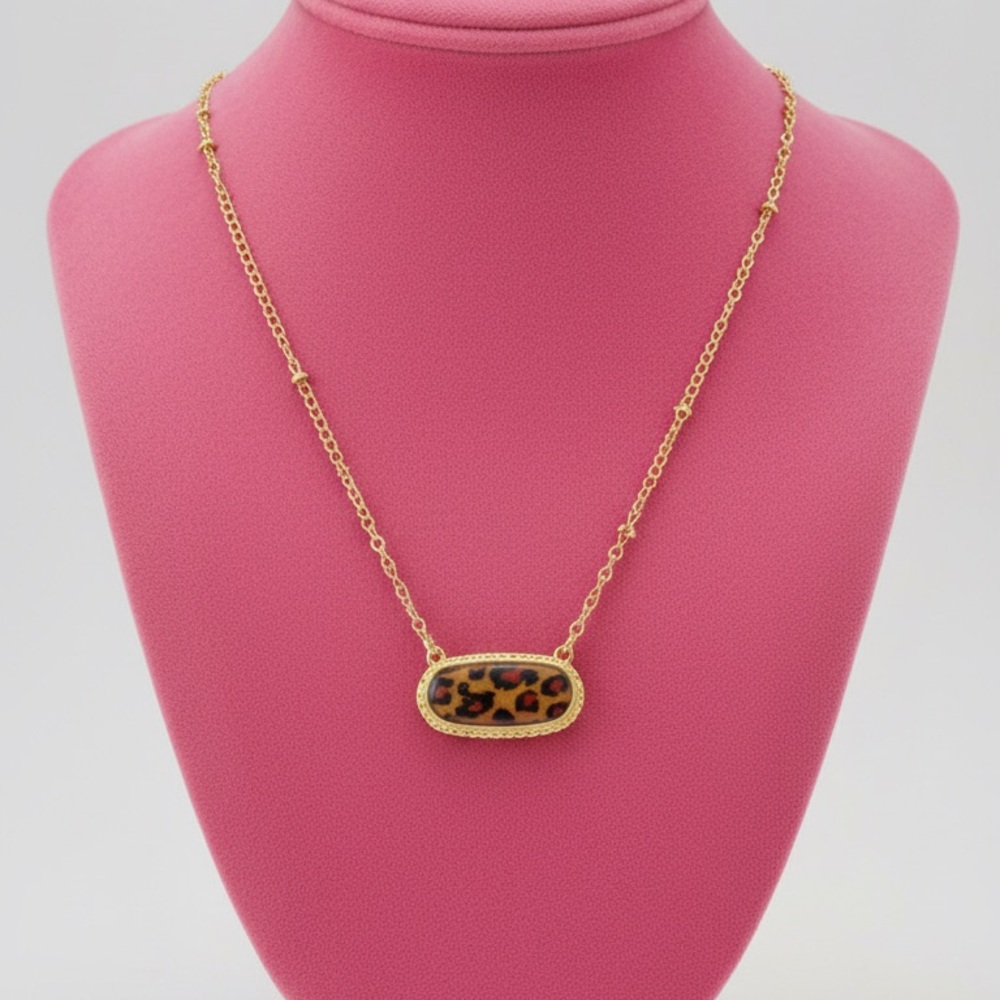 NWT Street Chic Oval Leopard Print Gold Necklace